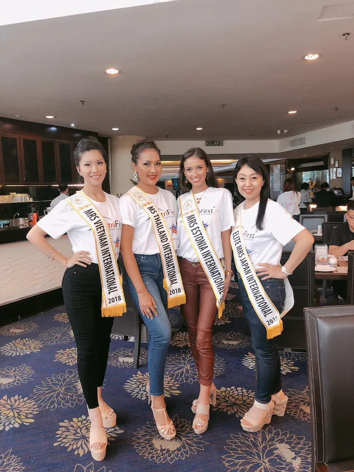 Đại diện Việt Nam rạng ngời bên dàn thí sinh Hoa hậu Quý bà 2018 - Ảnh 5. Đại diện Việt Nam rạng ngời bên dàn thí sinh Hoa hậu Quý bà 2018 - Ảnh 5.