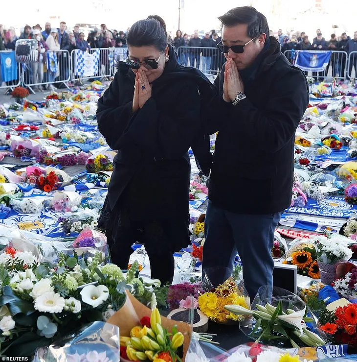 Dàn sao Leicester City bật khóc tức tưởi, tiễn đưa chủ tịch Vichai Srivaddhanaprabha - Ảnh 9. Dàn sao Leicester City bật khóc tức tưởi, tiễn đưa chủ tịch Vichai Srivaddhanaprabha - Ảnh 9.