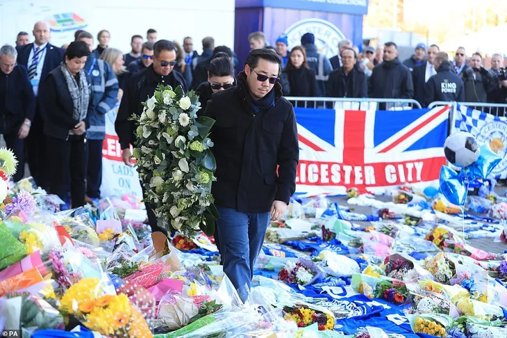 Dàn sao Leicester City bật khóc tức tưởi, tiễn đưa chủ tịch Vichai Srivaddhanaprabha - Ảnh 10. Dàn sao Leicester City bật khóc tức tưởi, tiễn đưa chủ tịch Vichai Srivaddhanaprabha - Ảnh 10.