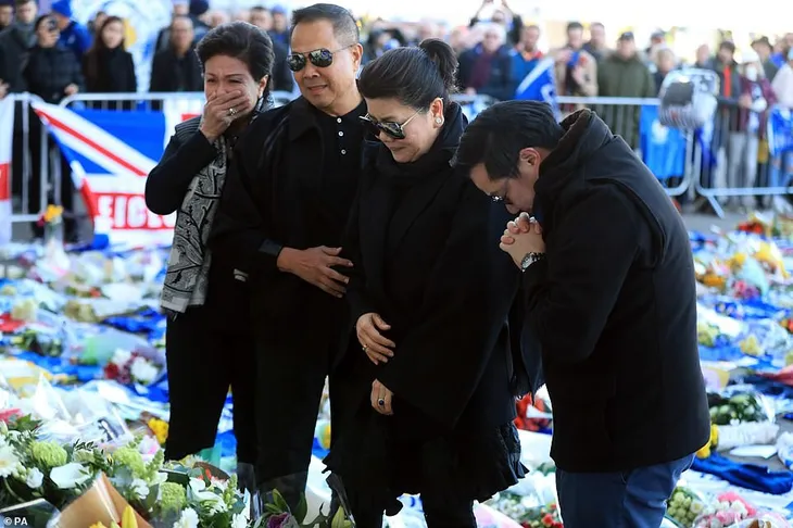Dàn sao Leicester City bật khóc tức tưởi, tiễn đưa chủ tịch Vichai Srivaddhanaprabha - Ảnh 11. Dàn sao Leicester City bật khóc tức tưởi, tiễn đưa chủ tịch Vichai Srivaddhanaprabha - Ảnh 11.
