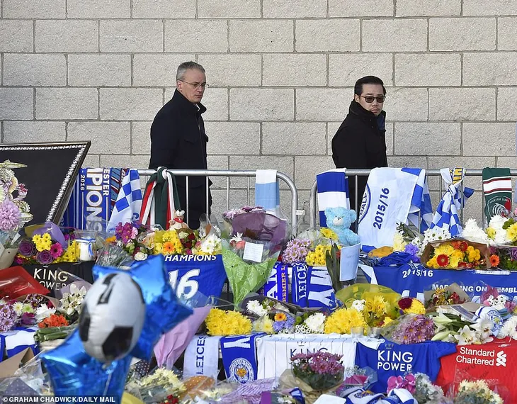 Dàn sao Leicester City bật khóc tức tưởi, tiễn đưa chủ tịch Vichai Srivaddhanaprabha - Ảnh 5. Dàn sao Leicester City bật khóc tức tưởi, tiễn đưa chủ tịch Vichai Srivaddhanaprabha - Ảnh 5.