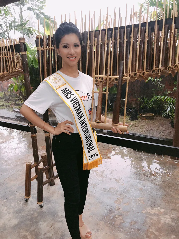 Đại diện Việt Nam rạng ngời bên dàn thí sinh Hoa hậu Quý bà 2018 - Ảnh 2. Đại diện Việt Nam rạng ngời bên dàn thí sinh Hoa hậu Quý bà 2018 - Ảnh 2.