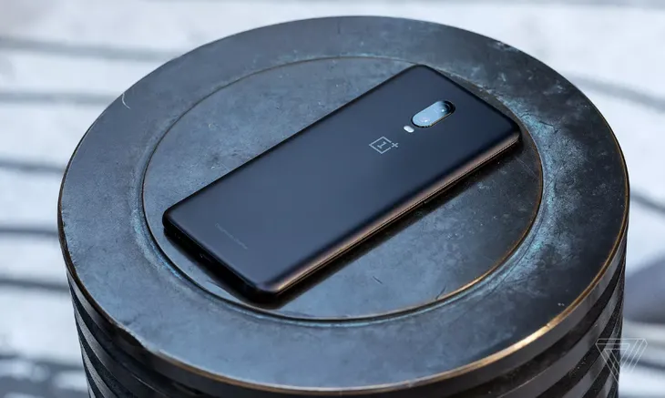 OnePlus 6T ra mắt: Màn hình 6,4 inch, Snapdragon 845, nhận diện vân tay dưới màn hình - Ảnh 4. OnePlus 6T ra mắt: Màn hình 6,4 inch, Snapdragon 845, nhận diện vân tay dưới màn hình - Ảnh 4.