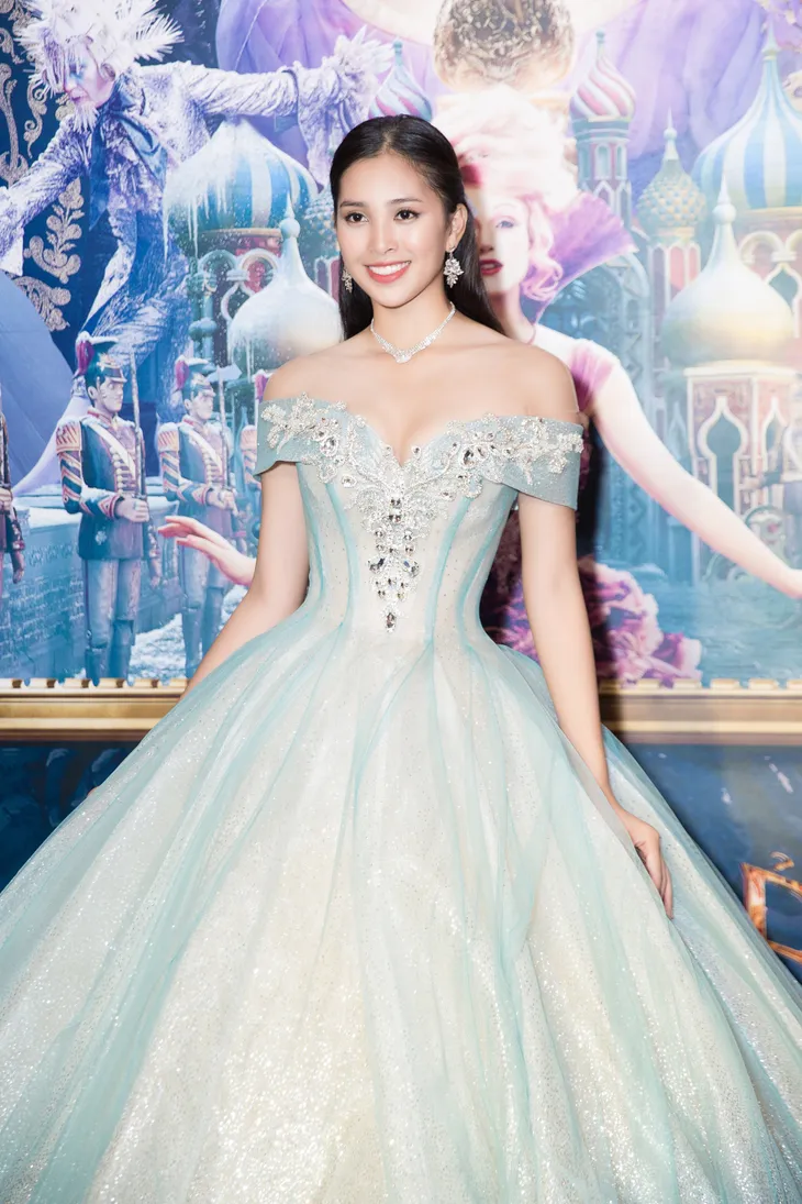 Hoa hậu Tiểu Vy hóa công chúa Disney khoe nhan sắc tuổi 18 yêu kiều - Ảnh 3. Hoa hậu Tiểu Vy hóa công chúa Disney khoe nhan sắc tuổi 18 yêu kiều - Ảnh 3.