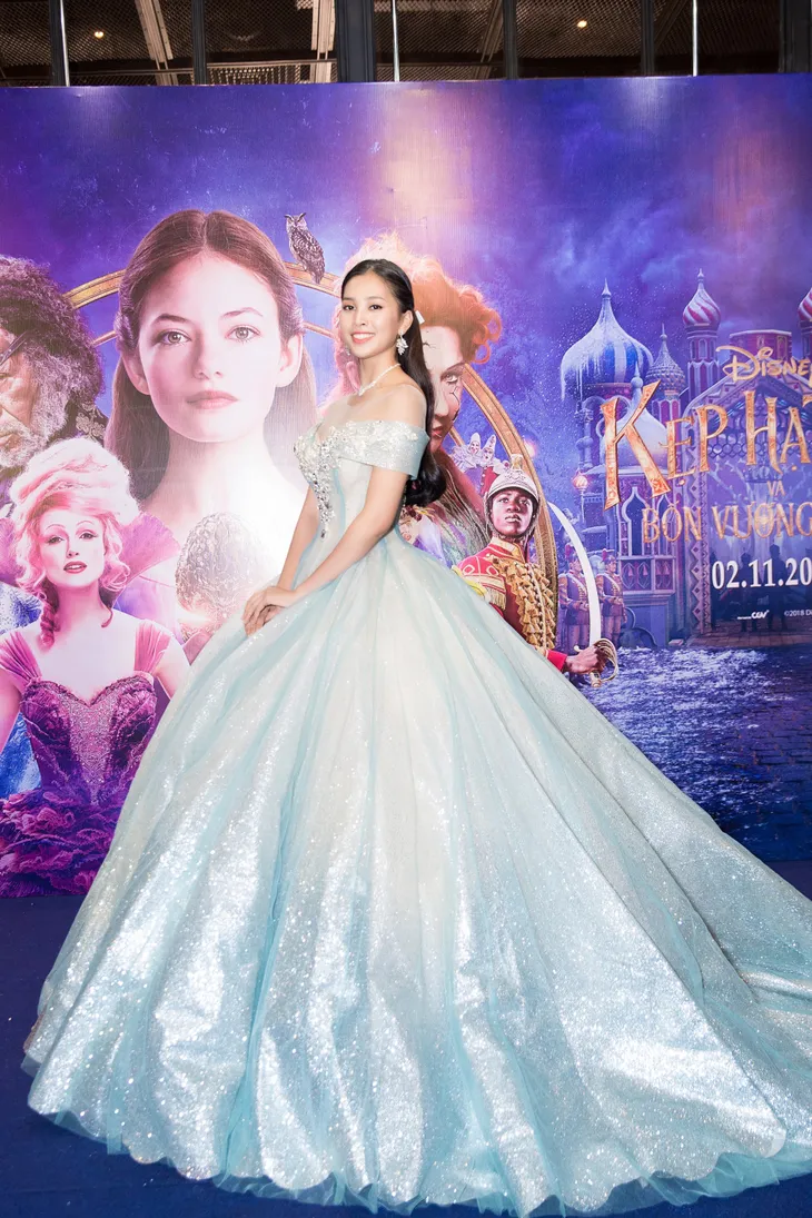 Hoa hậu Tiểu Vy hóa công chúa Disney khoe nhan sắc tuổi 18 yêu kiều - Ảnh 5. Hoa hậu Tiểu Vy hóa công chúa Disney khoe nhan sắc tuổi 18 yêu kiều - Ảnh 5.