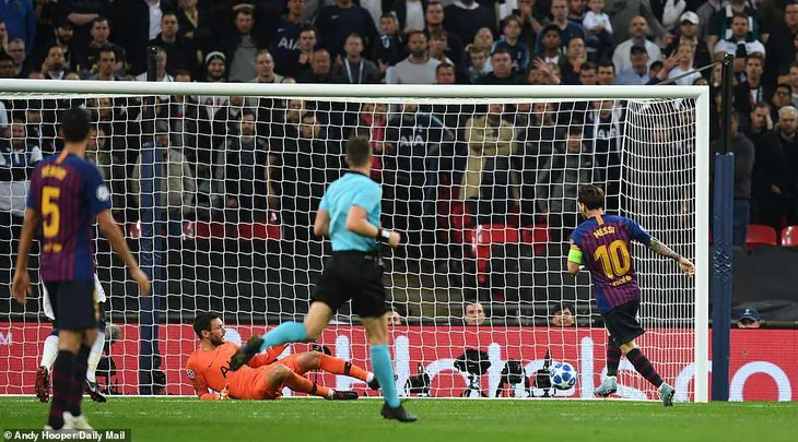 Lionel Messi - cơn ác mộng với các đội bóng Anh - Ảnh 1. Lionel Messi - cơn ác mộng với các đội bóng Anh - Ảnh 1.