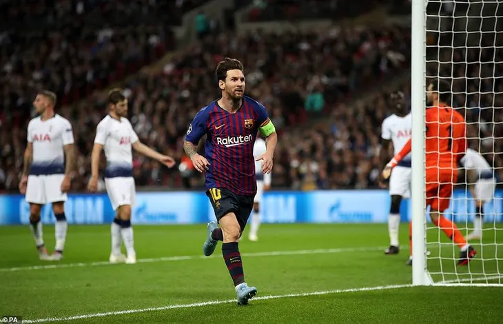 Lionel Messi - cơn ác mộng với các đội bóng Anh - Ảnh 2. Lionel Messi - cơn ác mộng với các đội bóng Anh - Ảnh 2.
