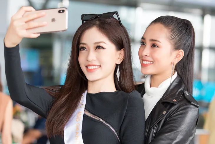 Hoa hậu Tiểu Vy tiễn Á hậu Phương Nga lên đường thi Hoa hậu Hòa bình - Ảnh 5. Hoa hậu Tiểu Vy tiễn Á hậu Phương Nga lên đường thi Hoa hậu Hòa bình - Ảnh 5.