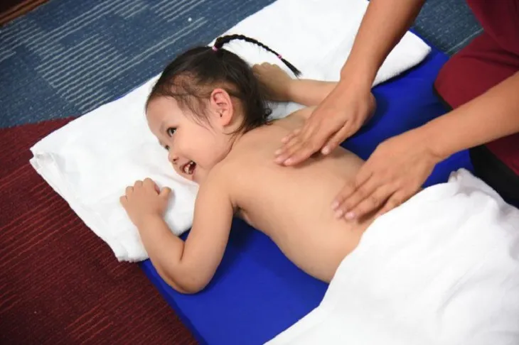 Massage giúp kích hoạt giác quan cho trẻ? - Ảnh 1. Massage giúp kích hoạt giác quan cho trẻ? - Ảnh 1.