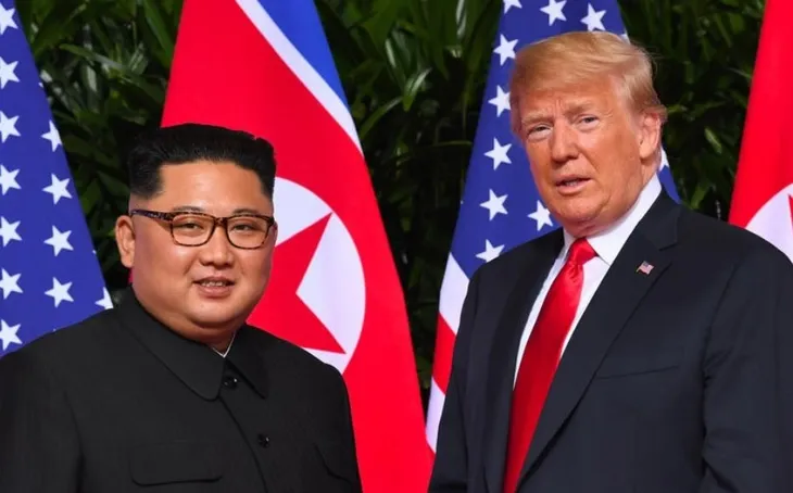 Giải Nobel Hòa bình 2018: Tổng thống Mỹ Donald Trump hay nhà lãnh đạo Triều Tiên Kim Jong-un? - Ảnh 2. Giải Nobel Hòa bình 2018: Tổng thống Mỹ Donald Trump hay nhà lãnh đạo Triều Tiên Kim Jong-un? - Ảnh 2.