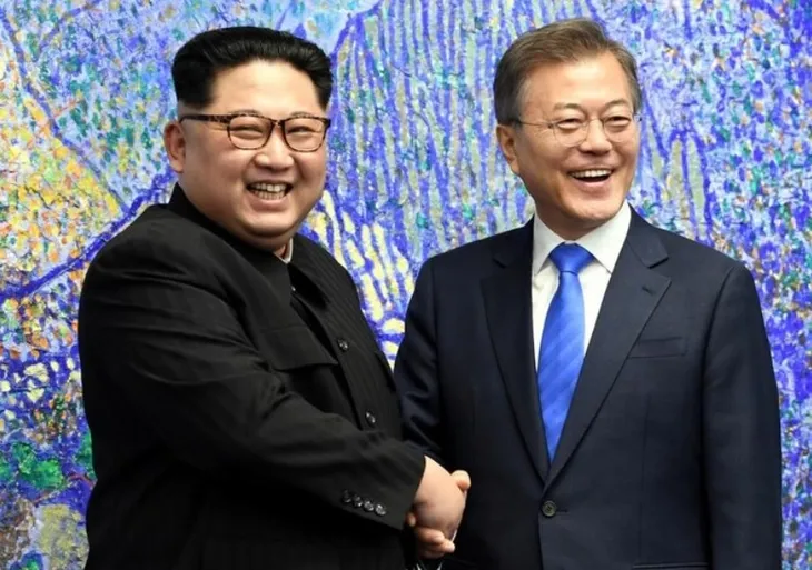Giải Nobel Hòa bình 2018: Tổng thống Mỹ Donald Trump hay nhà lãnh đạo Triều Tiên Kim Jong-un? - Ảnh 1. Giải Nobel Hòa bình 2018: Tổng thống Mỹ Donald Trump hay nhà lãnh đạo Triều Tiên Kim Jong-un? - Ảnh 1.