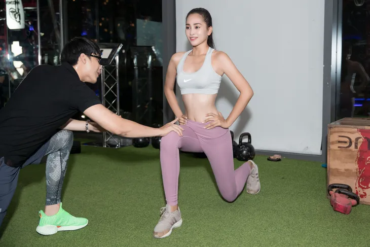 Hoa hậu Tiểu Vy hăng say tập gym chuẩn bị thi Miss World 2018 - Ảnh 4. Hoa hậu Tiểu Vy hăng say tập gym chuẩn bị thi Miss World 2018 - Ảnh 4.