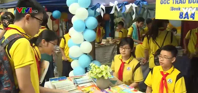 Sôi nổi ngày hội sách tại trường THCS Giảng Võ, Hà Nội - Ảnh 1. Sôi nổi ngày hội sách tại trường THCS Giảng Võ, Hà Nội - Ảnh 1.