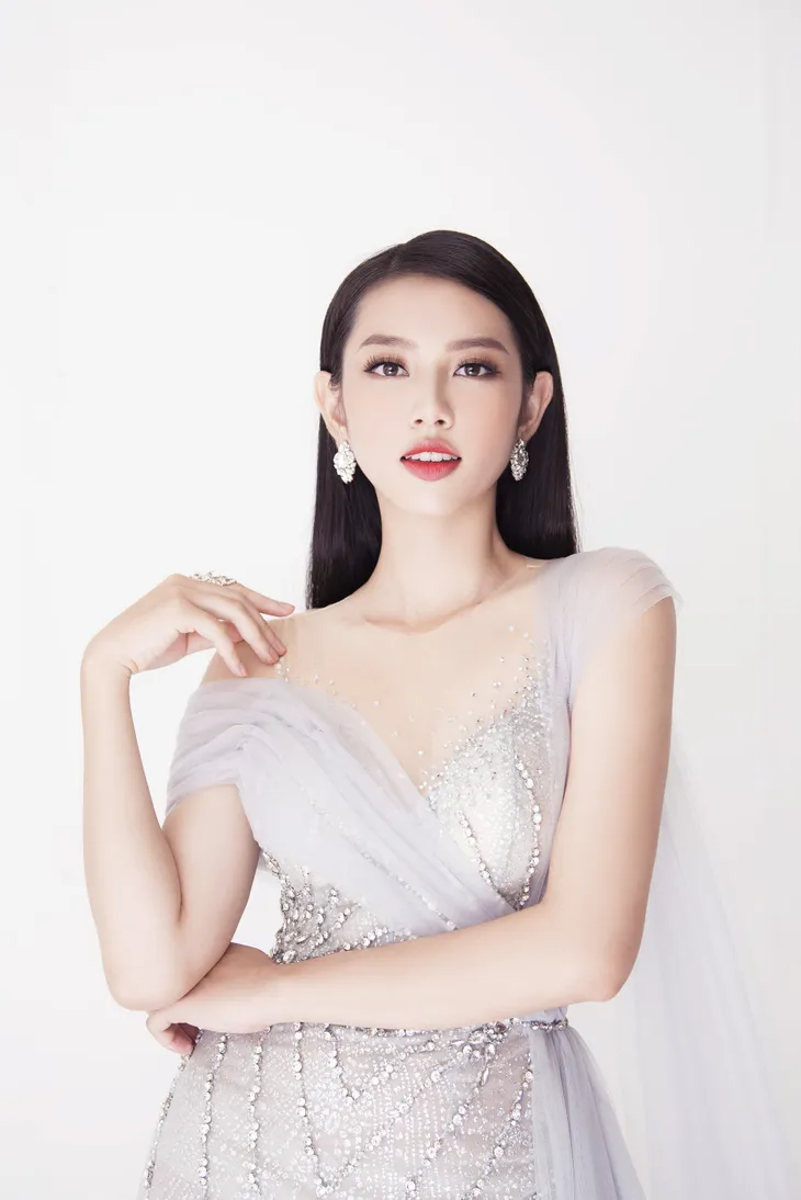 Thùy Tiên khoe sắc vóc chuẩn từng centimet trong bộ hình dạ hội mới - Ảnh 2. Thùy Tiên khoe sắc vóc chuẩn từng centimet trong bộ hình dạ hội mới - Ảnh 2.