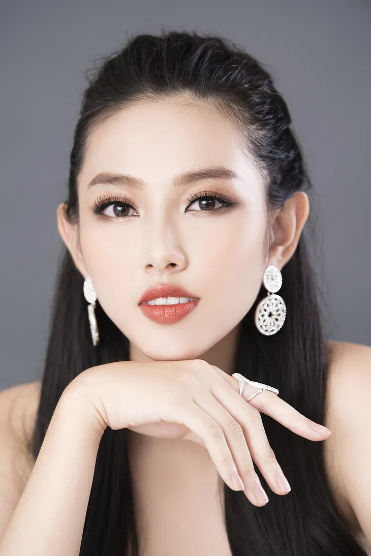 Thùy Tiên khoe sắc vóc chuẩn từng centimet trong bộ hình dạ hội mới - Ảnh 4. Thùy Tiên khoe sắc vóc chuẩn từng centimet trong bộ hình dạ hội mới - Ảnh 4.