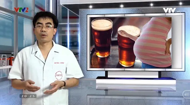 Khi nào bà bầu không nên uống nước dừa? - Ảnh 1. Khi nào bà bầu không nên uống nước dừa? - Ảnh 1.