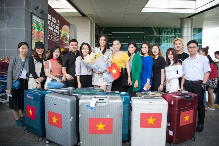 Hoa hậu Tiểu Vy chính thức lên đường dự thi Miss World 2018 - Ảnh 5. Hoa hậu Tiểu Vy chính thức lên đường dự thi Miss World 2018 - Ảnh 5.