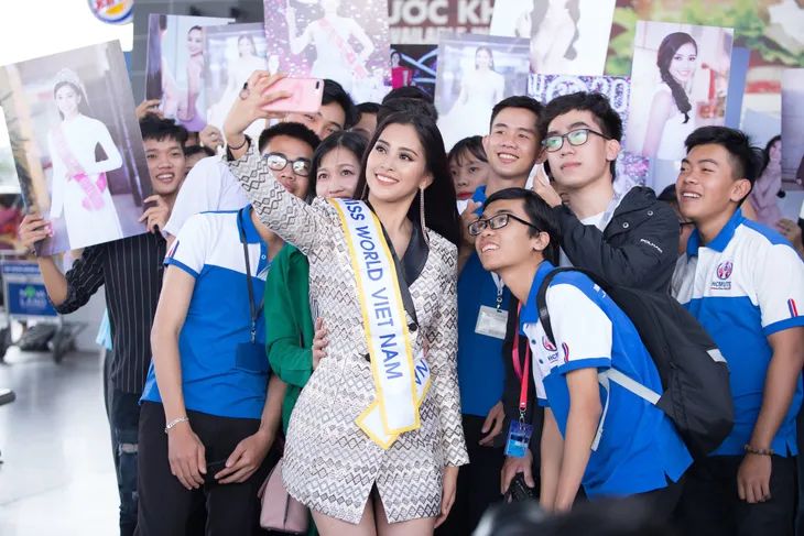 Hoa hậu Tiểu Vy chính thức lên đường dự thi Miss World 2018 - Ảnh 3. Hoa hậu Tiểu Vy chính thức lên đường dự thi Miss World 2018 - Ảnh 3.