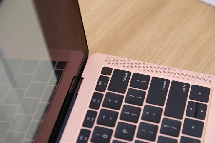 MacBook Air 2018 mới nhìn đã… muốn mua của Apple - Ảnh 6. MacBook Air 2018 mới nhìn đã… muốn mua của Apple - Ảnh 6.
