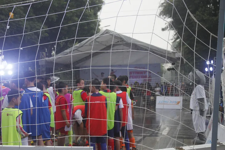 Sôi động ngày hội bóng đá đường phố SCG Street Football 2018 giữa phố đi bộ Hồ Hoàn Kiếm - Ảnh 2. Sôi động ngày hội bóng đá đường phố SCG Street Football 2018 giữa phố đi bộ Hồ Hoàn Kiếm - Ảnh 2.