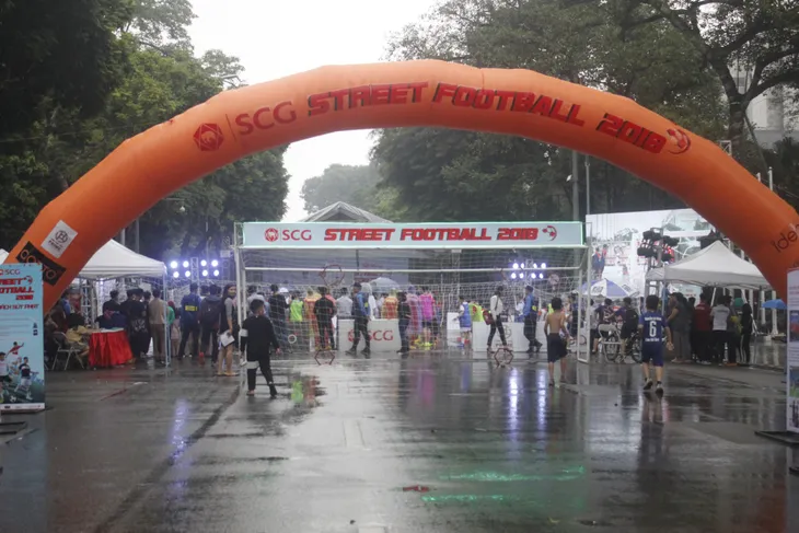 Sôi động ngày hội bóng đá đường phố SCG Street Football 2018 giữa phố đi bộ Hồ Hoàn Kiếm - Ảnh 7. Sôi động ngày hội bóng đá đường phố SCG Street Football 2018 giữa phố đi bộ Hồ Hoàn Kiếm - Ảnh 7.