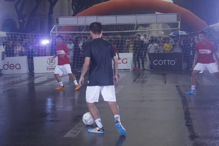 Sôi động ngày hội bóng đá đường phố SCG Street Football 2018 giữa phố đi bộ Hồ Hoàn Kiếm - Ảnh 8. Sôi động ngày hội bóng đá đường phố SCG Street Football 2018 giữa phố đi bộ Hồ Hoàn Kiếm - Ảnh 8.