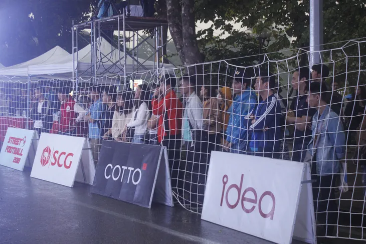 Sôi động ngày hội bóng đá đường phố SCG Street Football 2018 giữa phố đi bộ Hồ Hoàn Kiếm - Ảnh 9. Sôi động ngày hội bóng đá đường phố SCG Street Football 2018 giữa phố đi bộ Hồ Hoàn Kiếm - Ảnh 9.