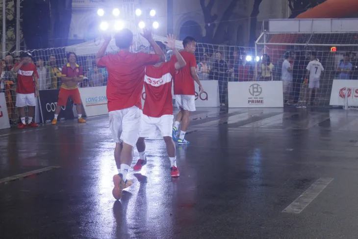 Sôi động ngày hội bóng đá đường phố SCG Street Football 2018 giữa phố đi bộ Hồ Hoàn Kiếm - Ảnh 10. Sôi động ngày hội bóng đá đường phố SCG Street Football 2018 giữa phố đi bộ Hồ Hoàn Kiếm - Ảnh 10.