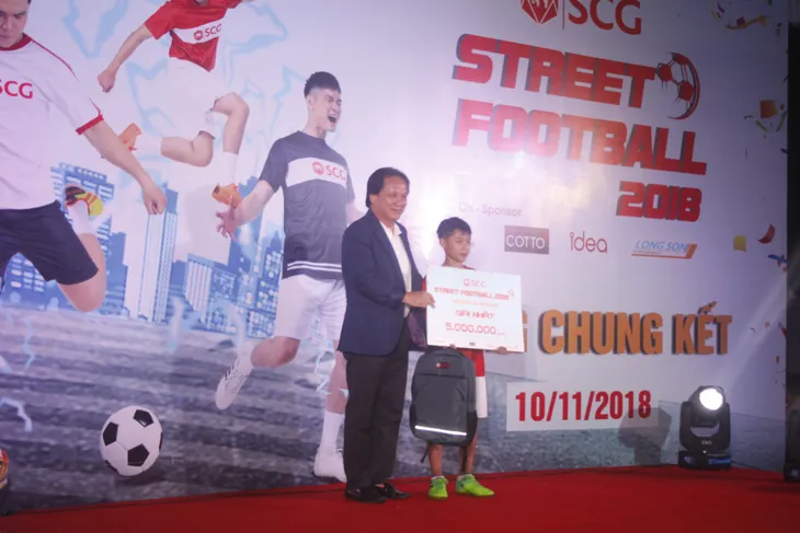 Sôi động ngày hội bóng đá đường phố SCG Street Football 2018 giữa phố đi bộ Hồ Hoàn Kiếm - Ảnh 15. Sôi động ngày hội bóng đá đường phố SCG Street Football 2018 giữa phố đi bộ Hồ Hoàn Kiếm - Ảnh 15.