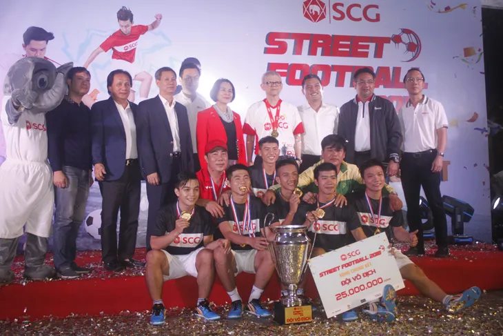 Sôi động ngày hội bóng đá đường phố SCG Street Football 2018 giữa phố đi bộ Hồ Hoàn Kiếm - Ảnh 17. Sôi động ngày hội bóng đá đường phố SCG Street Football 2018 giữa phố đi bộ Hồ Hoàn Kiếm - Ảnh 17.