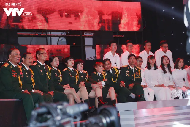 Những hình ảnh đầu tiên từ trường quay Giai điệu tự hào 2018 - Ảnh 3. Những hình ảnh đầu tiên từ trường quay Giai điệu tự hào 2018 - Ảnh 3.