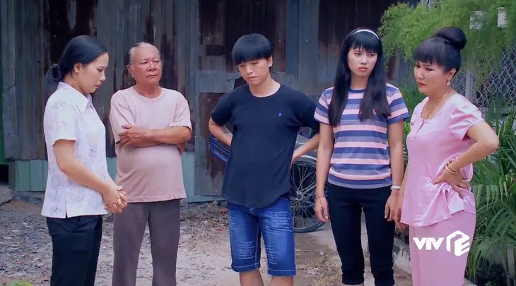 Cung đường tội lỗi - Tập 31: Xóm trọ nghèo rúng động vì nhà Tú mất trộm số tiền lớn - Ảnh 4. Cung đường tội lỗi - Tập 31: Xóm trọ nghèo rúng động vì nhà Tú mất trộm số tiền lớn - Ảnh 4.
