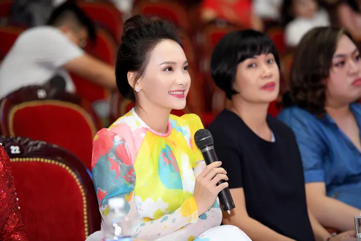 Bảo Thanh rạng rỡ chấm chọn Người mẫu Quý bà Việt Nam 2018 - Ảnh 1. Bảo Thanh rạng rỡ chấm chọn Người mẫu Quý bà Việt Nam 2018 - Ảnh 1.