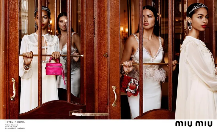 Miu Miu 2019 quy tụ dàn chân dài đình đám - Ảnh 4.
