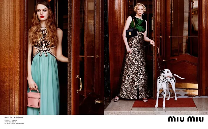 Miu Miu 2019 quy tụ dàn chân dài đình đám - Ảnh 1.