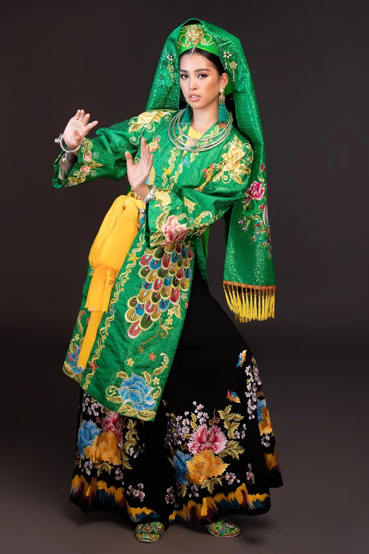 Hoa hậu Tiểu Vy mang điệu múa chầu văn đến Miss World 2018 - Ảnh 1. Hoa hậu Tiểu Vy mang điệu múa chầu văn đến Miss World 2018 - Ảnh 1.