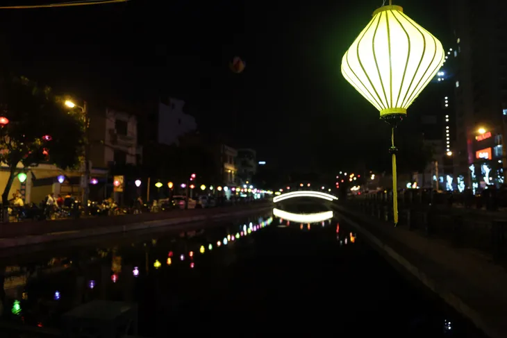 Con đường sống ảo Vạn Phúc có gì khác giữa ngày và đêm? - Ảnh 19. Con đường sống ảo Vạn Phúc có gì khác giữa ngày và đêm? - Ảnh 19.