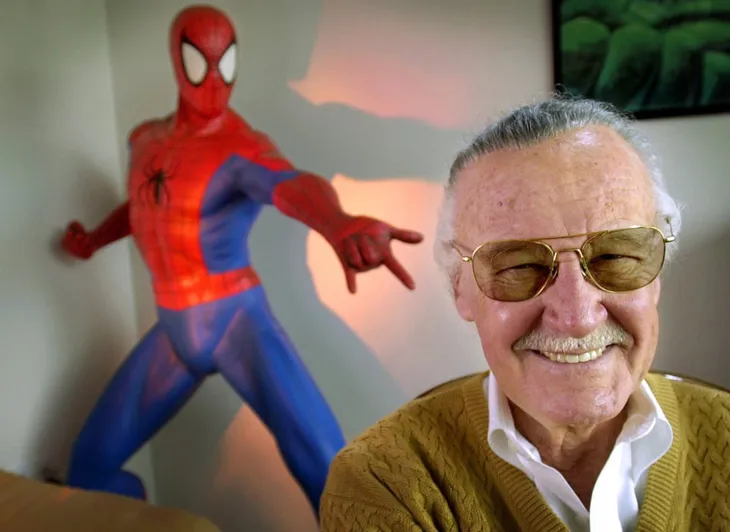 Nhìn lại sự nghiệp huy hoàng của “cha đẻ” siêu anh hùng Marvel Stan Lee - Ảnh 3. Nhìn lại sự nghiệp huy hoàng của “cha đẻ” siêu anh hùng Marvel Stan Lee - Ảnh 3.