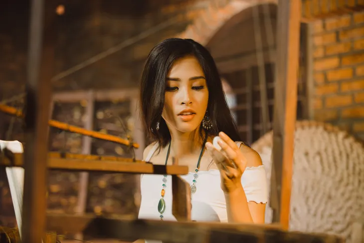Hoa hậu Tiểu Vy mang món quà Hội An đến Miss World 2018 - Ảnh 7. Hoa hậu Tiểu Vy mang món quà Hội An đến Miss World 2018 - Ảnh 7.
