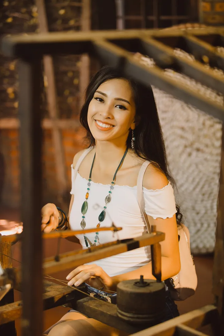 Hoa hậu Tiểu Vy mang món quà Hội An đến Miss World 2018 - Ảnh 6. Hoa hậu Tiểu Vy mang món quà Hội An đến Miss World 2018 - Ảnh 6.
