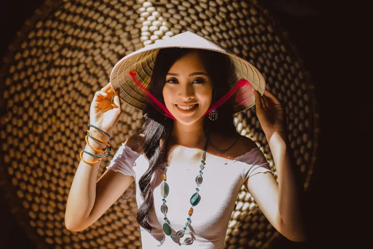 Hoa hậu Tiểu Vy mang món quà Hội An đến Miss World 2018 - Ảnh 5. Hoa hậu Tiểu Vy mang món quà Hội An đến Miss World 2018 - Ảnh 5.