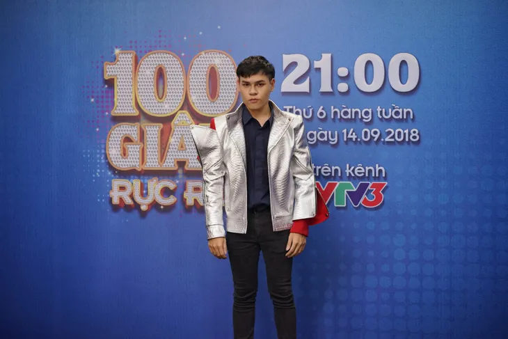 100 giây rực rỡ - Tập 8: Cô gái xinh đẹp gây bất ngờ với màn múa lửa nóng bỏng - Ảnh 3. 100 giây rực rỡ - Tập 8: Cô gái xinh đẹp gây bất ngờ với màn múa lửa nóng bỏng - Ảnh 3.