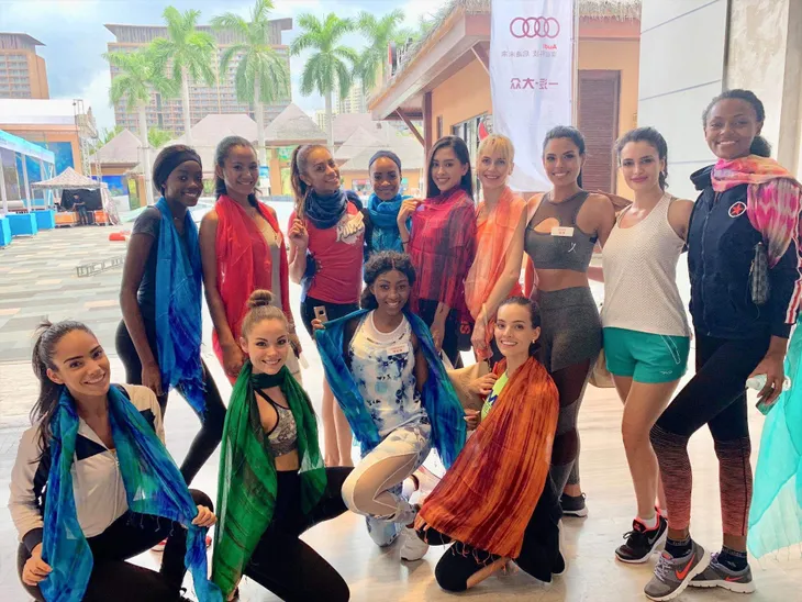 Hoa hậu Tiểu Vy mang món quà Hội An đến Miss World 2018 - Ảnh 4. Hoa hậu Tiểu Vy mang món quà Hội An đến Miss World 2018 - Ảnh 4.