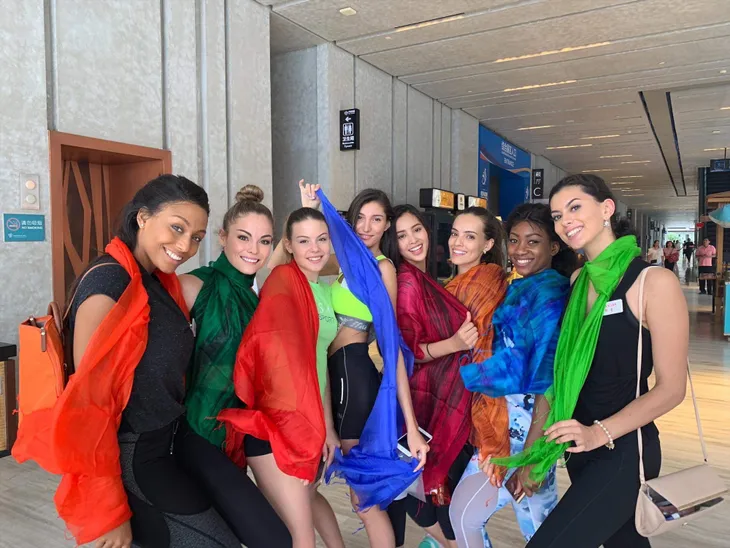 Hoa hậu Tiểu Vy mang món quà Hội An đến Miss World 2018 - Ảnh 2. Hoa hậu Tiểu Vy mang món quà Hội An đến Miss World 2018 - Ảnh 2.