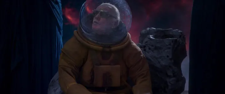 Nhìn lại những vai diễn “cameo” ấn tượng của “cha đẻ” Marvel Stan Lee - Ảnh 9. Nhìn lại những vai diễn “cameo” ấn tượng của “cha đẻ” Marvel Stan Lee - Ảnh 9.