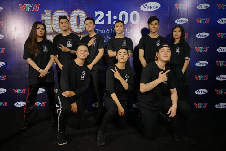 100 giây rực rỡ - Tập 8: Cô gái xinh đẹp gây bất ngờ với màn múa lửa nóng bỏng - Ảnh 4. 100 giây rực rỡ - Tập 8: Cô gái xinh đẹp gây bất ngờ với màn múa lửa nóng bỏng - Ảnh 4.