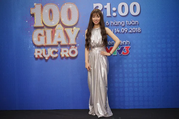 100 giây rực rỡ - Tập 8: Cô gái xinh đẹp gây bất ngờ với màn múa lửa nóng bỏng - Ảnh 5. 100 giây rực rỡ - Tập 8: Cô gái xinh đẹp gây bất ngờ với màn múa lửa nóng bỏng - Ảnh 5.
