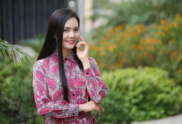 Lương Nguyệt Anh thẹn thùng khi đóng cảnh tình cảm với MC Danh Tùng - Ảnh 4. Lương Nguyệt Anh thẹn thùng khi đóng cảnh tình cảm với MC Danh Tùng - Ảnh 4.