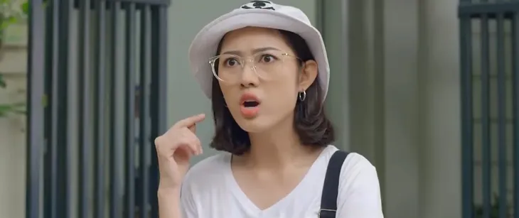 Yêu thì ghét thôi - Tập 22: Chết cười lần đầu Sĩ tập xe máy còn ga lăng đèo bạn gái - Ảnh 1. Yêu thì ghét thôi - Tập 22: Chết cười lần đầu Sĩ tập xe máy còn ga lăng đèo bạn gái - Ảnh 1.
