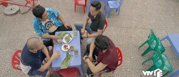 Yêu thì ghét thôi - Tập 22: Cuộc hỗn chiến trên cầu đi bộ và cái kết bất ngờ - Ảnh 2. Yêu thì ghét thôi - Tập 22: Cuộc hỗn chiến trên cầu đi bộ và cái kết bất ngờ - Ảnh 2.